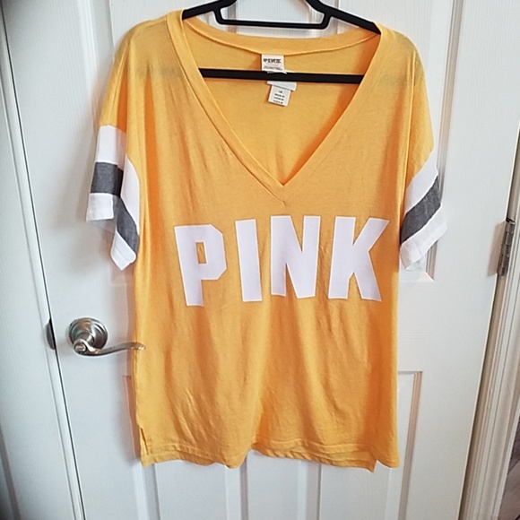 NWT VS Pink Logo Short Sleeve V-Neck Tee - Picture 2 of 4